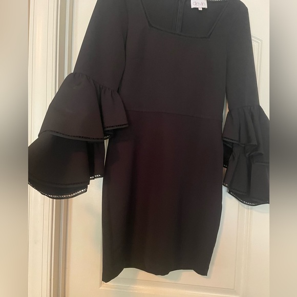 Dress by Devlin; black size 2; short dress with flared long sleeves; square neck - Picture 3 of 8